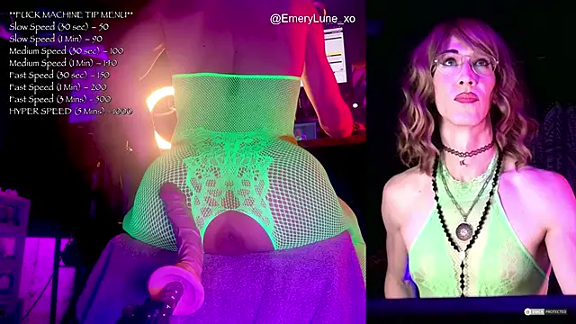 Snapshot of EmeryLune_xo chatting on 10-22-25, 04:02 EmeryLune xo online show from 10-22-25, 04:02