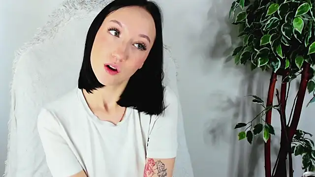 EileenMoores online show from 09-18-25, 05:42