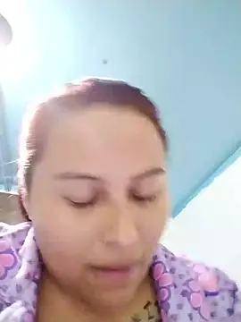 Snapshot of yelezia chatting on 01-16-26, 05:33 yelezia online show from 01-16-26, 05:33