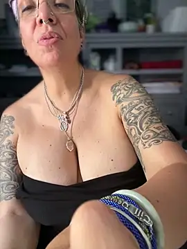 dieseldame1313 online show from 02-24-26, 08:07