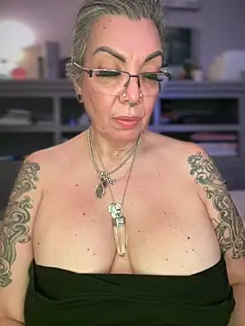 dieseldame1313 online show from 03-06-26, 01:13