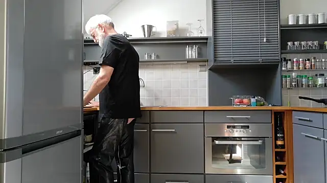 Snapshot of ewaldwillems99 chatting on 09-12-25, 12:49 ewaldwillems99 online show from 09-12-25, 12:49