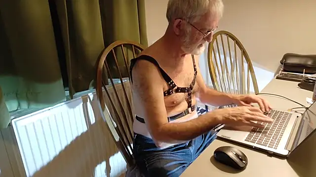 Snapshot of ewaldwillems99 chatting on 09-22-25, 01:35 ewaldwillems99 online show from 09-22-25, 01:35