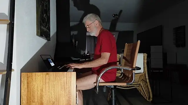 Snapshot of ewaldwillems99 chatting on 11-07-25, 03:01 ewaldwillems99 online show from 11-07-25, 03:01