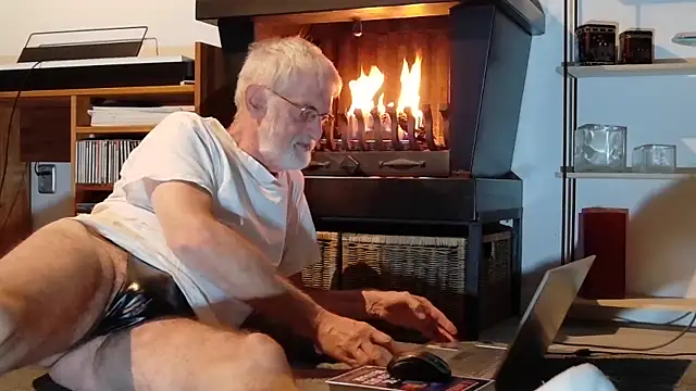 Snapshot of ewaldwillems99 chatting on 12-02-25, 02:45 ewaldwillems99 online show from 12-02-25, 02:45