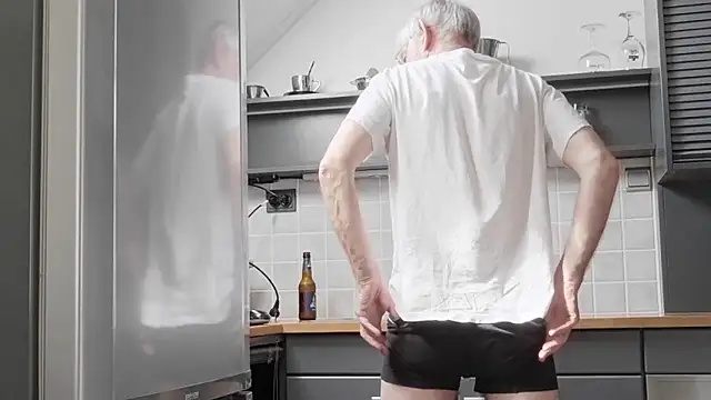 Snapshot of ewaldwillems99 chatting on 04-08-26, 12:49 ewaldwillems99 online show from 04-08-26, 12:49