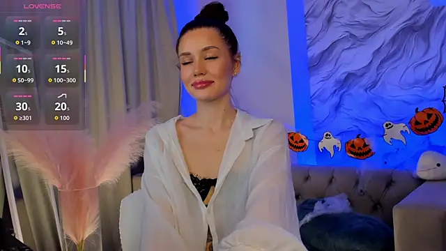 Aria Mila online show from 10-27-25, 03:10