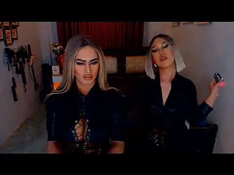 Snapshot of MystiqueQueen chatting on 10-19-25, 07:14 MystiqueQueen online show from 10-19-25, 07:14