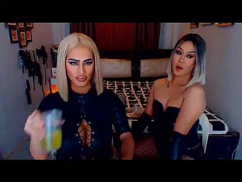 Snapshot of MystiqueQueen chatting on 10-27-25, 08:46 MystiqueQueen online show from 10-27-25, 08:46