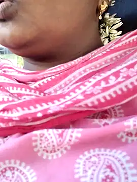 Snapshot of Tamilreethu chatting on 09-09-25, 11:54 Tamilreethu online show from 09-09-25, 11:54