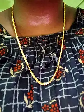 Snapshot of Tamilreethu chatting on 10-12-25, 08:02 Tamilreethu online show from 10-12-25, 08:02