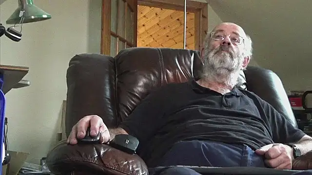 janzer13 online show from 11-26-25, 02:51