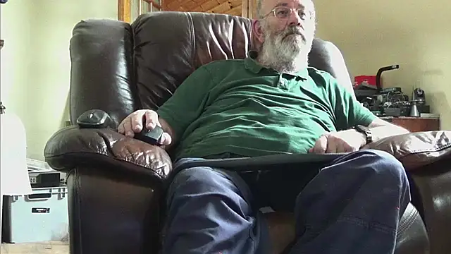 Snapshot of janzer13 chatting on 05-21-26, 01:07 janzer13 online show from 05-21-26, 01:07