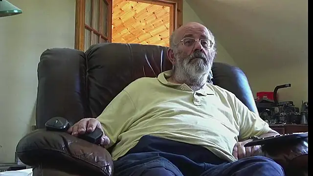 Snapshot of janzer13 chatting on 06-12-26, 01:10 janzer13 online show from 06-12-26, 01:10