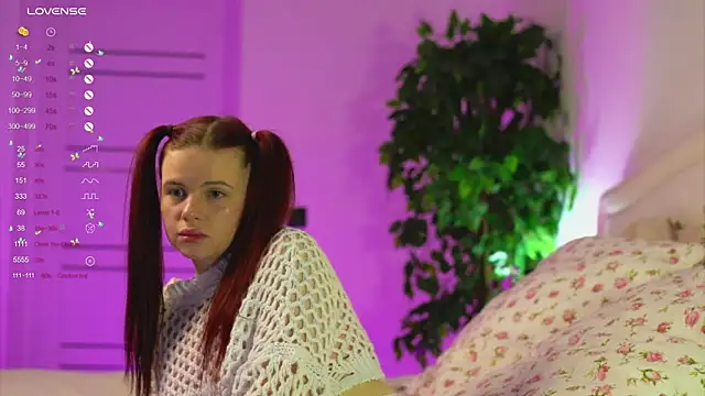 Snapshot of ambershoney chatting on 10-21-25, 06:52 ambershoney online show from 10-21-25, 06:52