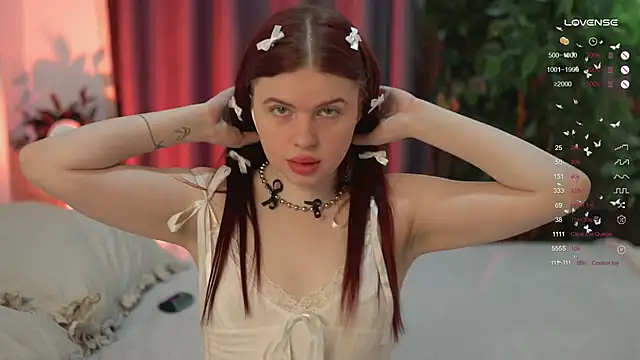 Snapshot of ambershoney chatting on 11-25-25, 11:16 ambershoney online show from 11-25-25, 11:16