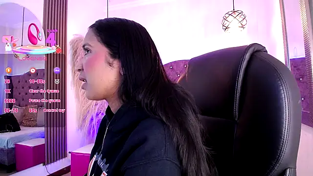 SophiaWalker 1 online show from 11-17-25, 12:00