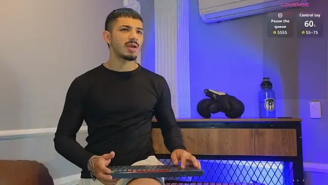 ArturoCardona  online show from 12-15-25, 11:58