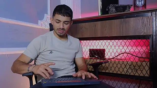 ArturoCardona  online show from 01-06-26, 03:38