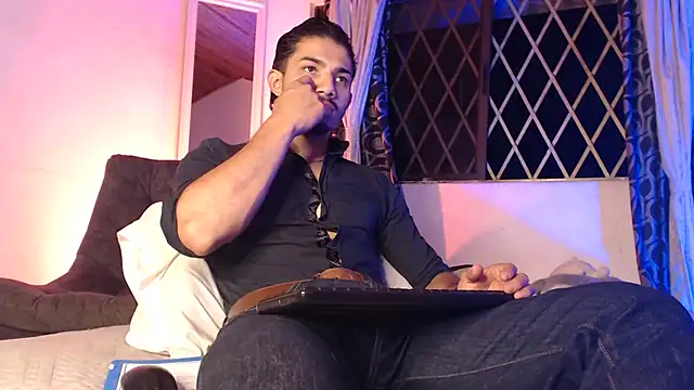 ArturoCardona  online show from 04-26-26, 01:36