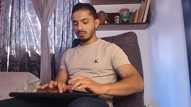 ArturoCardona  online show from 07-27-26, 02:57