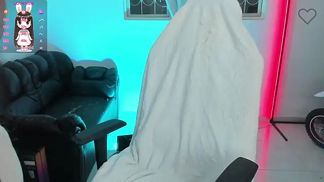 Snapshot of Aishelyng chatting on 09-30-25, 10:37 Aishelyng online show from 09-30-25, 10:37