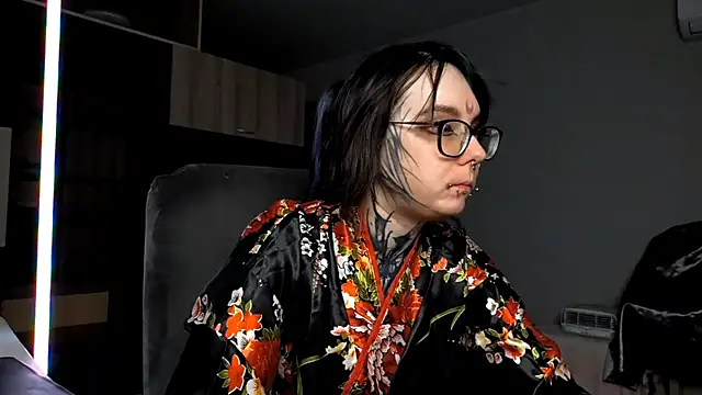 HighelikeGirl online show from 10-17-25, 02:08