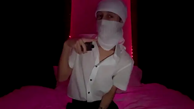 Snapshot of holydirt_luxeno1 chatting on 12-18-25, 02:12 holydirt luxeno1 online show from 12-18-25, 02:12