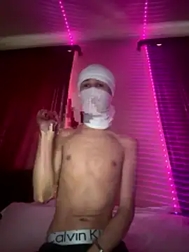 Snapshot of holydirt_luxeno1 chatting on 01-14-26, 12:00 holydirt luxeno1 online show from 01-14-26, 12:00