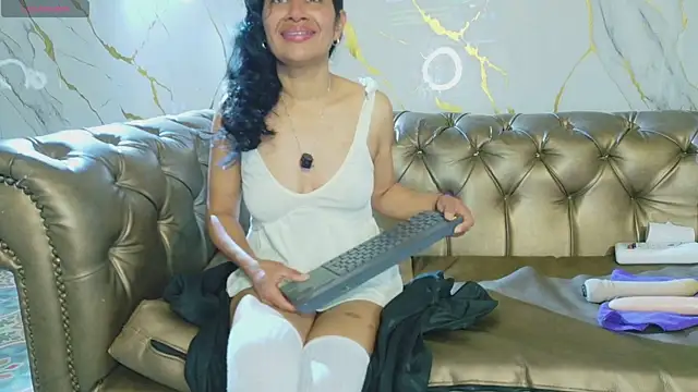 Snapshot of Vanessa_7_ chatting on 01-10-26, 05:04 Vanessa 7 online show from 01-10-26, 05:04