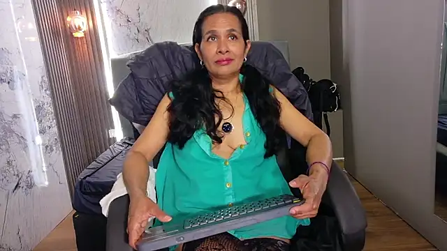 Snapshot of Vanessa_7_ chatting on 01-17-26, 10:24 Vanessa 7 online show from 01-17-26, 10:24