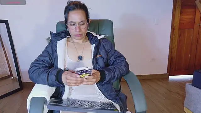 Snapshot of Vanessa_7_ chatting on 02-17-26, 09:43 Vanessa 7 online show from 02-17-26, 09:43