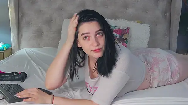 Leah Brooks online show from 12-19-25, 05:14