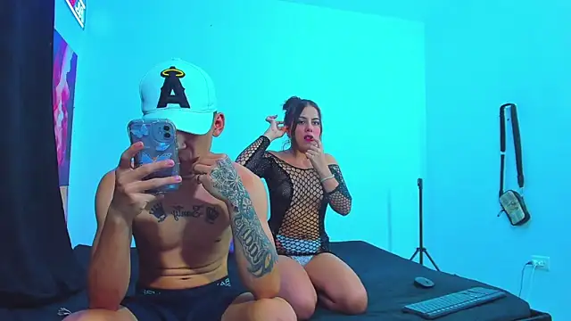 Snapshot of dereck_and_julie chatting on 12-05-25, 12:52 dereck and julie online show from 12-05-25, 12:52