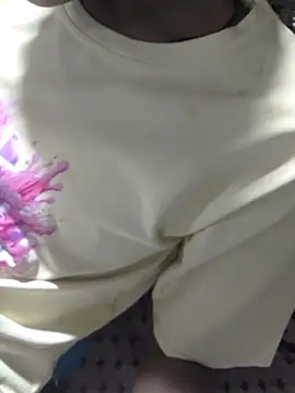 Snapshot of POOJACOUPLE chatting on 10-17-25, 04:37 POOJACOUPLE online show from 10-17-25, 04:37