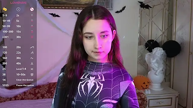 Eva Maller online show from 10-31-25, 04:46