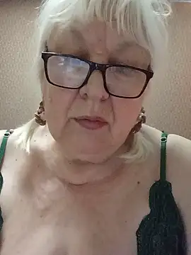 Snapshot of Alexia64231 chatting on 06-11-26, 03:37 Alexia64231 online show from 06-11-26, 03:37