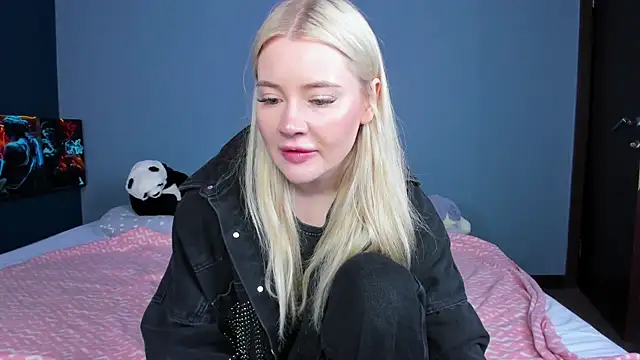 Lillie Berry online show from 06-04-26, 04:18