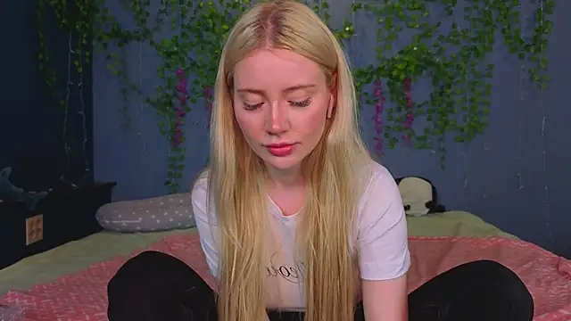 Lillie Berry online show from 07-24-26, 04:43