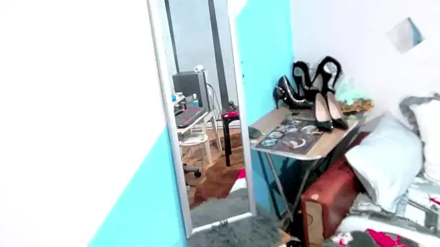 Snapshot of katyandre chatting on 11-06-25, 05:03 katyandre online show from 11-06-25, 05:03