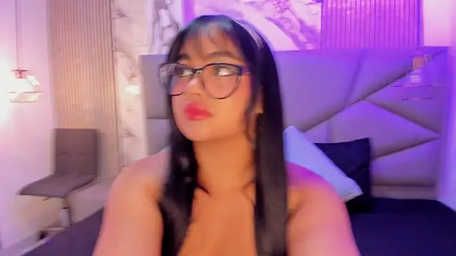Snapshot of Tatihornyy chatting on 06-12-26, 11:09 Tatihornyy online show from 06-12-26, 11:09