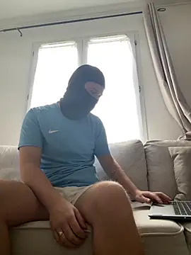 Snapshot of HommeSecret- chatting on 10-28-25, 02:20 HommeSecret- online show from 10-28-25, 02:20