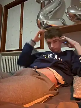 Snapshot of twinkethan07 chatting on 01-19-26, 12:36 twinkethan07 online show from 01-19-26, 12:36