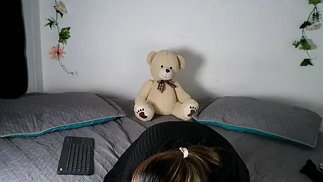 Snapshot of abella-lemus chatting on 02-06-26, 12:37 abella-lemus online show from 02-06-26, 12:37