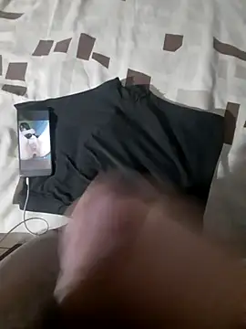 Snapshot of fer69999 chatting on 10-24-25, 03:47 fer69999 online show from 10-24-25, 03:47