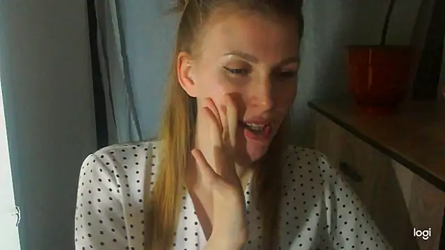 JuliaMuuun online show from 06-05-26, 08:03