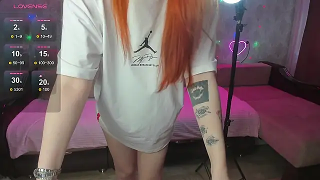 Snapshot of Molly_Kitty chatting on 09-18-25, 02:35 Molly Kitty online show from 09-18-25, 02:35