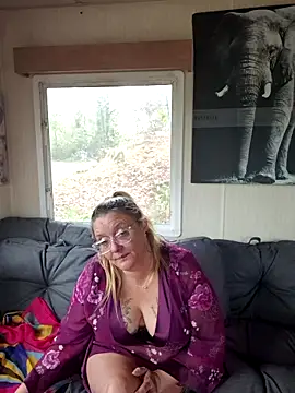 Snapshot of Misspapillon1840 chatting on 11-06-25, 09:21 Misspapillon1840 online show from 11-06-25, 09:21