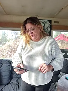 Misspapillon1840 online show from 11-16-25, 08:53