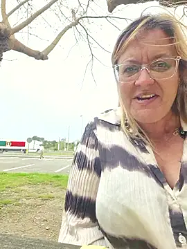 Snapshot of Misspapillon1840 chatting on 04-03-26, 01:31 Misspapillon1840 online show from 04-03-26, 01:31